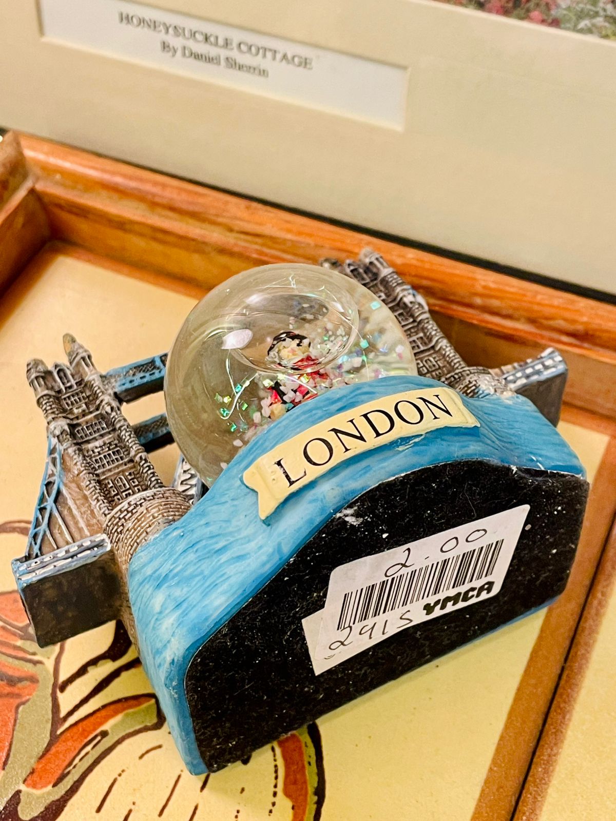 London Tower Bridge Snow Globe – Beefeater Guard Souvenir Decor