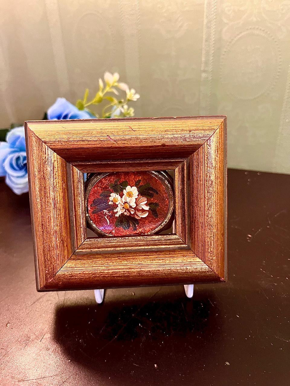 Small Gold Effect Floral Mini Frame | Red Oval Flower Picture