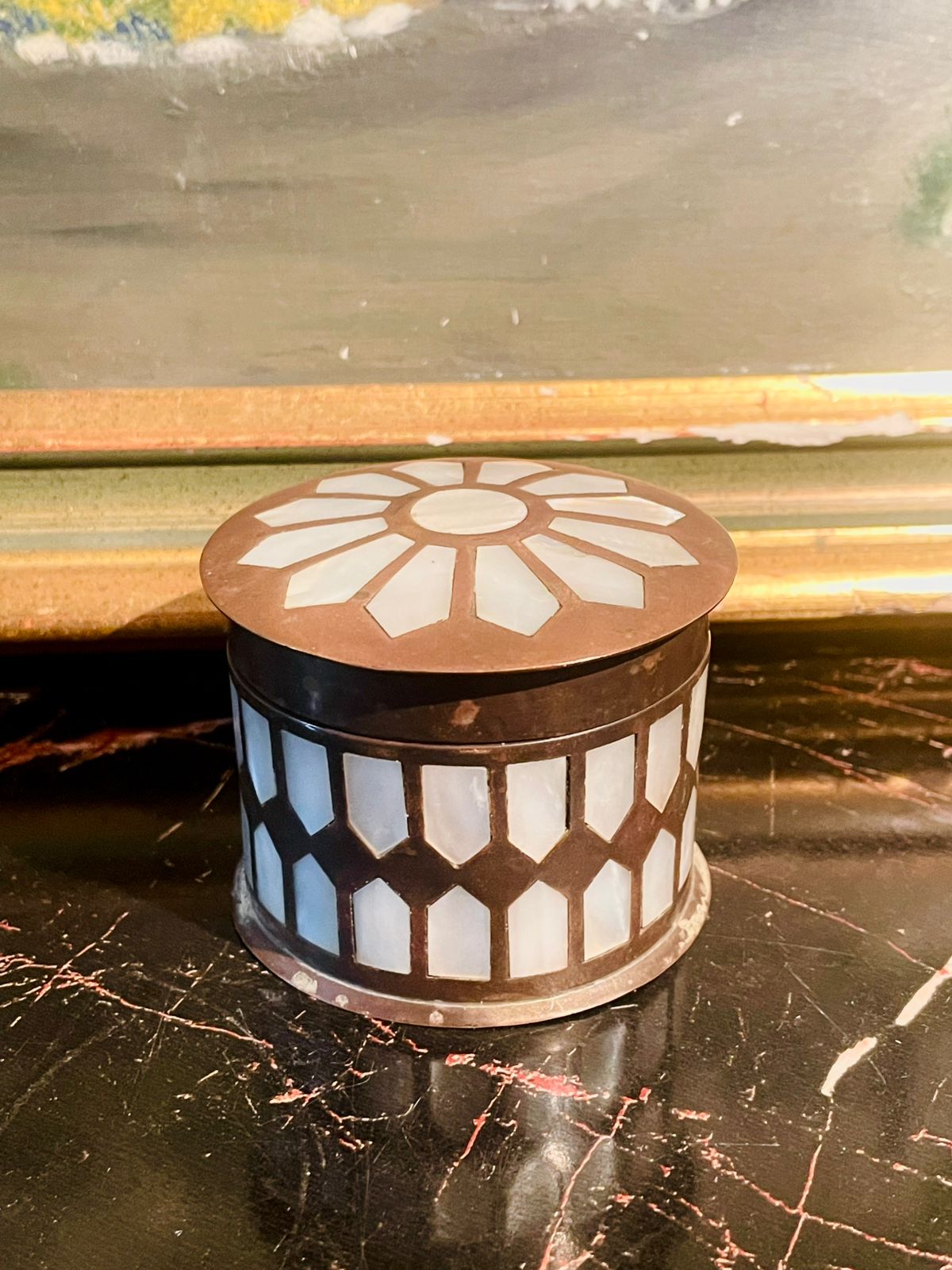 vintagebrassbox, motherofpearldecor, inlaytrinketbox, handmadeart, antiquehomepakistan, bohochicdecor, cottagecorestyle, sunsetkitchen, sunsetshop, jewelrystorage, artisanalcraft