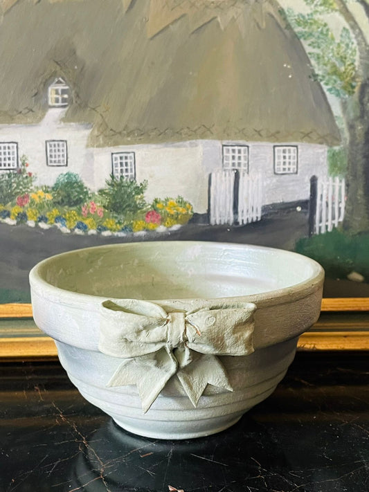 vintage planter, sage green flower pot, bow ceramic planter, shabby chic decor, cottagecore plant pot, french country home, textured ceramic planter, indoor plant decor, vintage pottery, rustic green planter