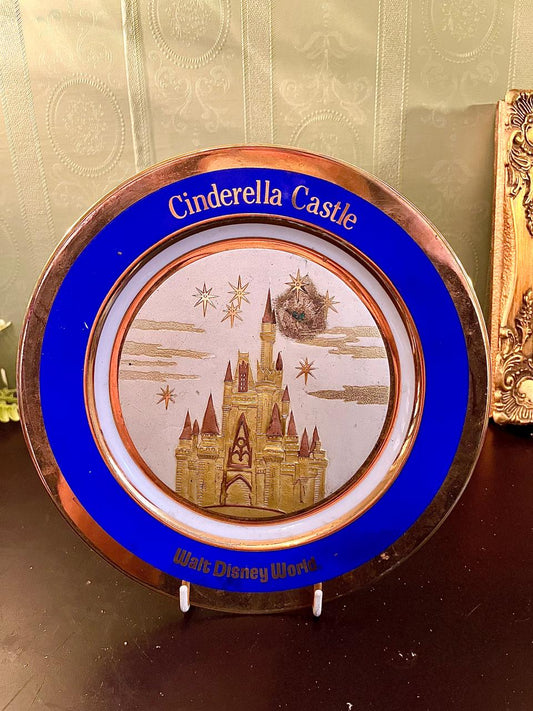 Vintage Walt Disney World Cinderella Castle Decorative Plate 9 Inch