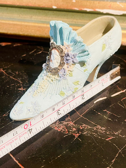 Vintage Blue Cameo Trio — Hat, Shoe & Purse Figurine Set