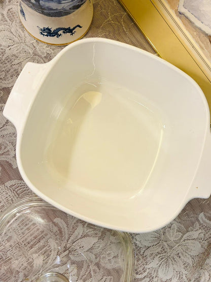 Vintage White Casserole Dish with Glass Lid — 1.5 kg capacity(Heat Safe)
