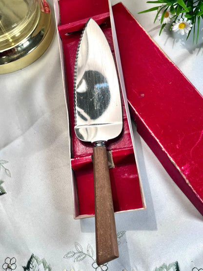 Silver-Tone Cake Knife with Wooden Handle – 24 cm