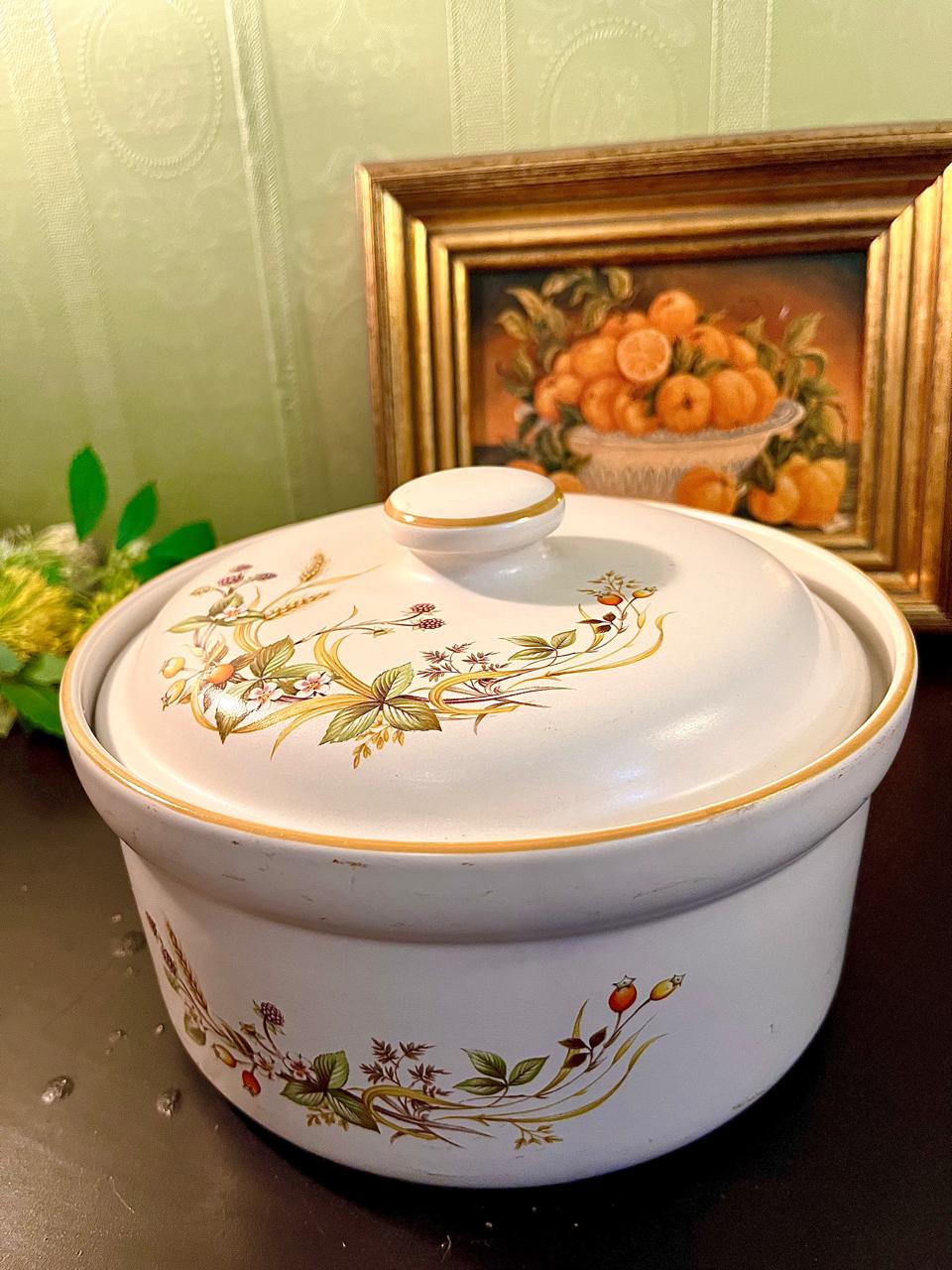 St. Michael Covered Ceramic Casserole Dish with Lid 20cm