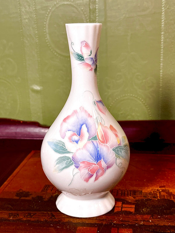 Aynsley Little Sweetheart Vintage Fine English Bone China Floral Vase 6”