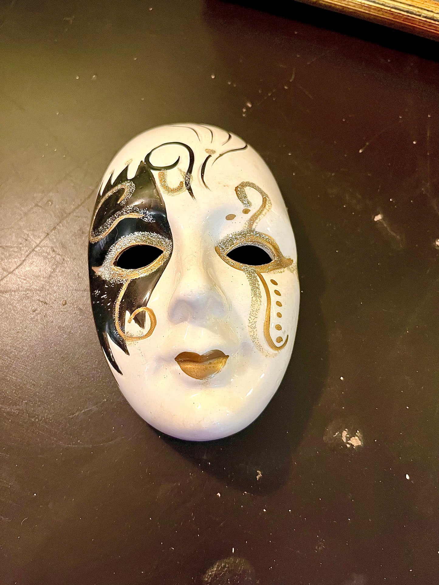 Decorative Venetian Masquerade Mask – Black, White & Gold Wall Décor
