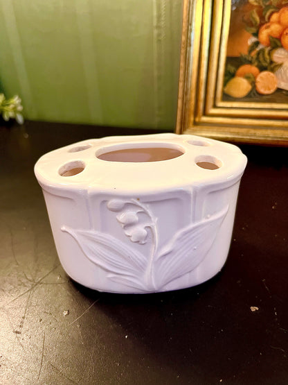 Vintage White Ceramic Toothbrush Holder 8 cm Floral Relief