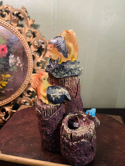 Vintage Solar-Powered Squirrel Woodland Ornament Décor