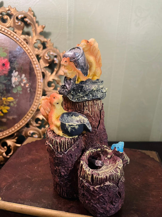 Vintage Solar-Powered Squirrel Woodland Ornament Décor