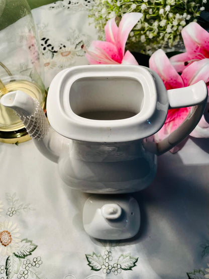 Vintage White Ceramic Coffee Pot with Lid 20 cm