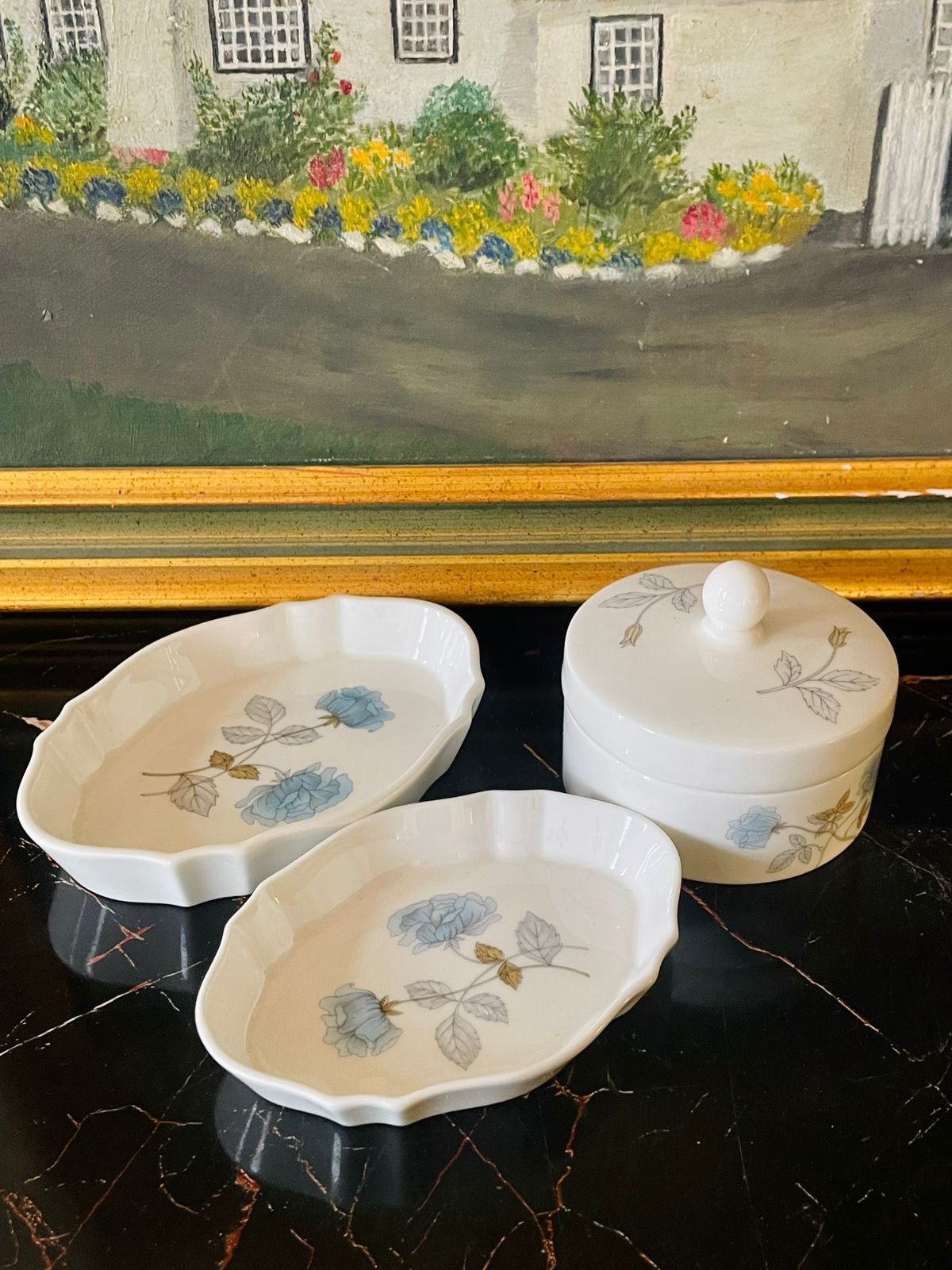 wedgwood, vintagewedgwood, wedgwoodvanityset, englishporcelain, blueandwhiteporcelain, vanitydecor, dressertray, vintagehome, cottagecoredecor, englandchina, trinketdish, jewelleryholder, antiquevanity, sunsetkitchen, homedecorpakistan