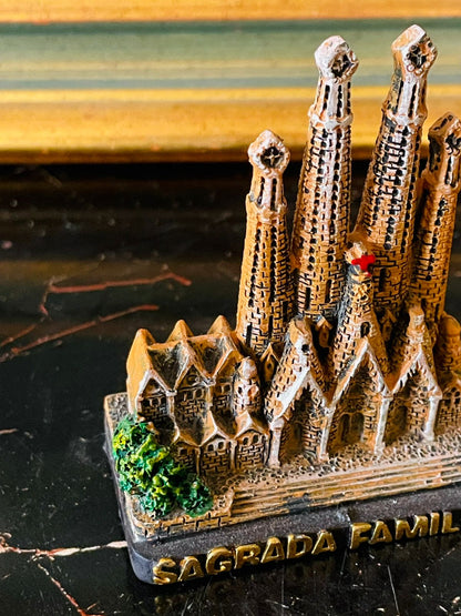 Miniature Sagrada Familia Barcelona Souvenir – Collectible Decor
