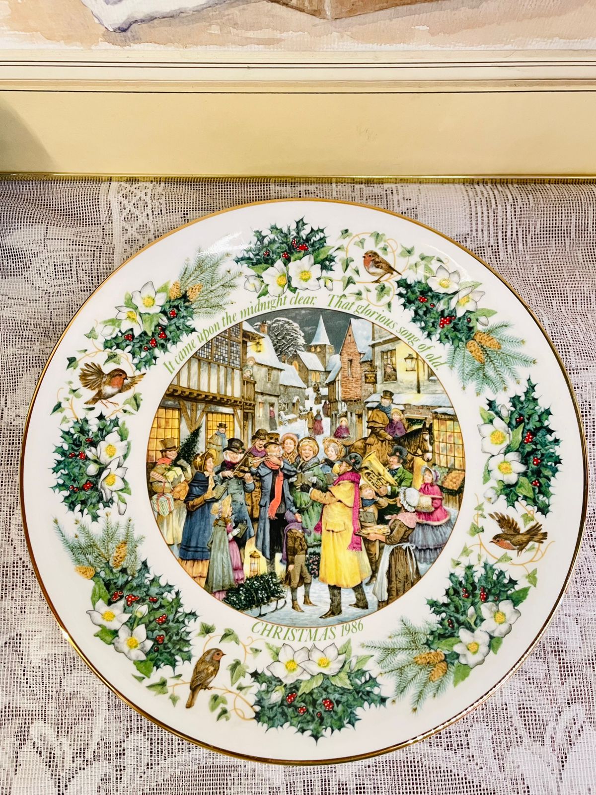 Christmas Carolers Collectible Plate – 1986 Vintage Holiday Souvenir