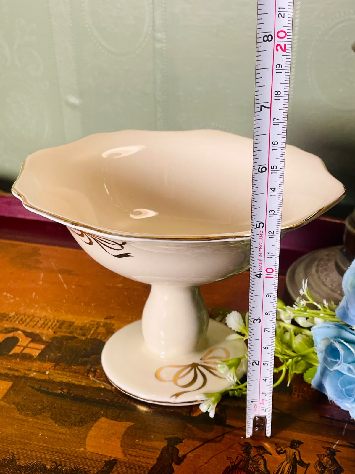 Cream & Gold Pedestal Serving Bowl – 16 cm
