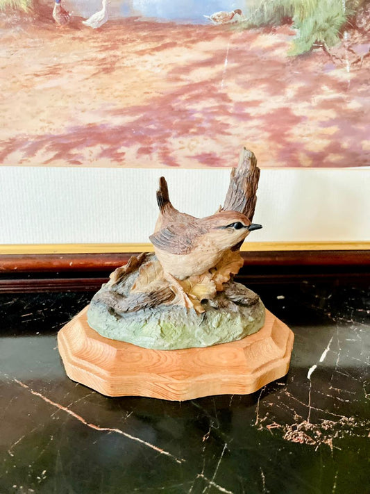 rare thrift finds, vintage bird figurine, hand painted bird statue, woodland bird ornament, decorative resin sculpture Pakistan, English collectible figurines, European vintage drop, curated vintage collection, timeless home décor, bird décor England