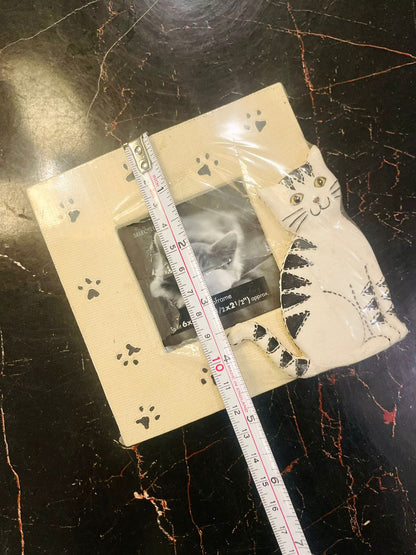Cat Resin Photo Frame with Paw Print Design