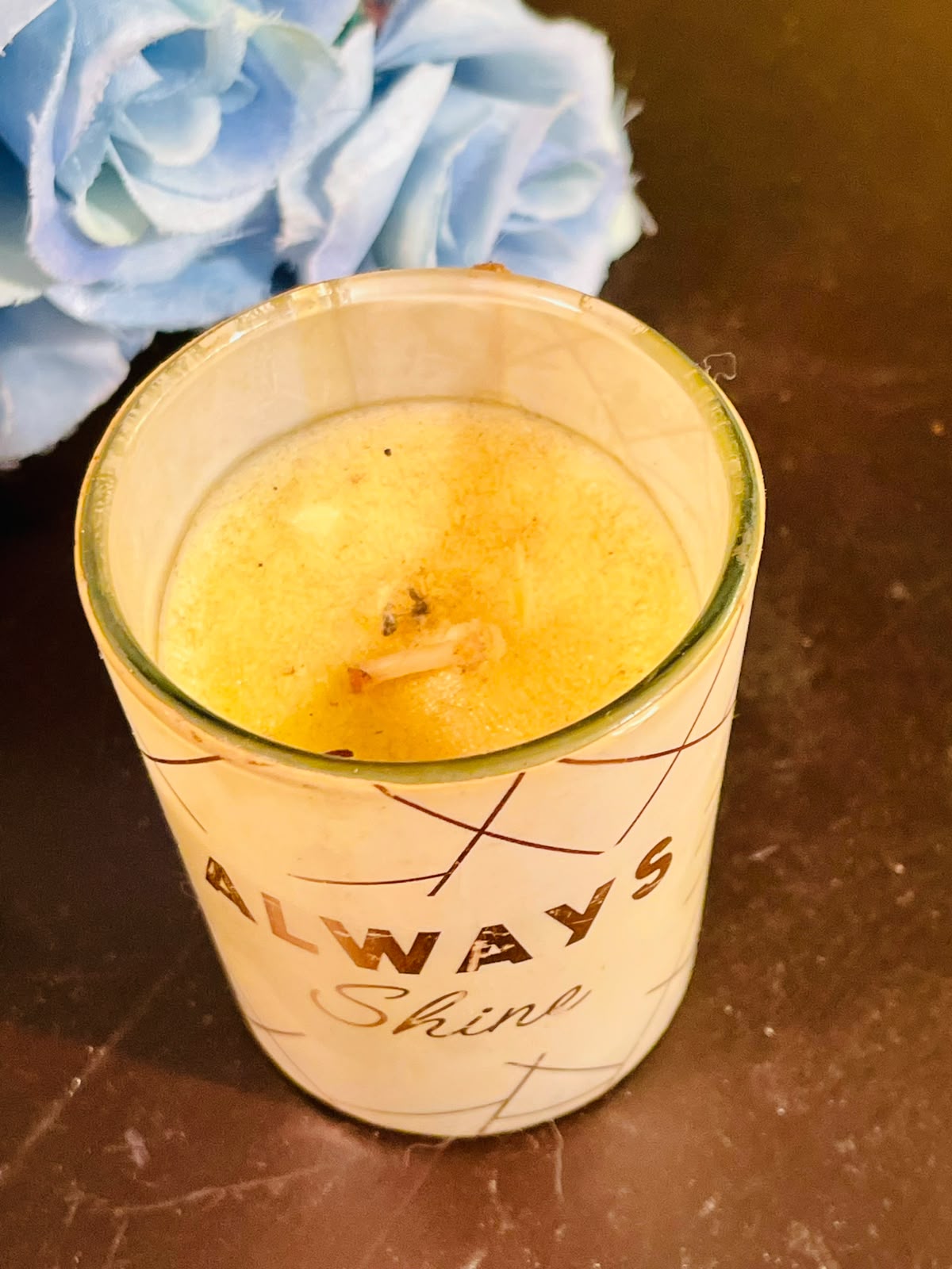 Always Shine Ceramic Scented Candle – Gold Accent Candle Holder 9cm