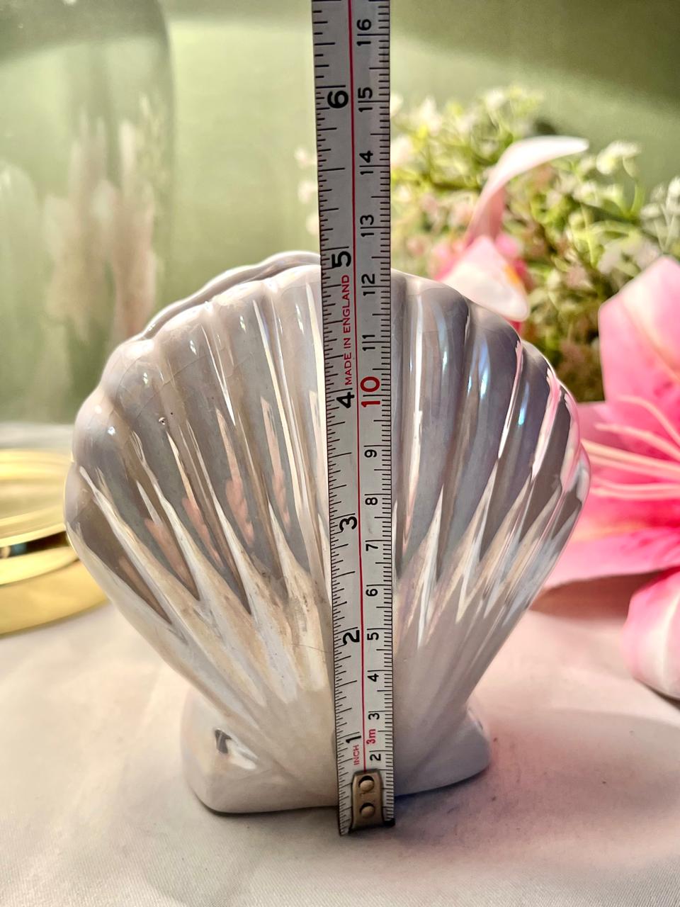 Pearl White Shell-Shaped Decorative Vase – 5 Inch