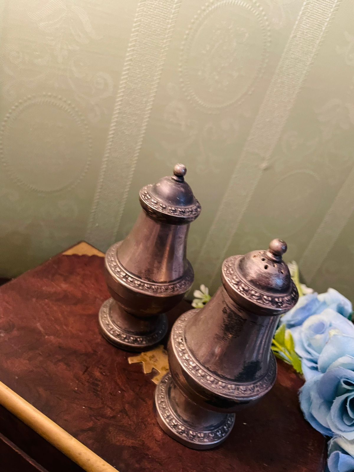 Vintage Silver Tone Salt & Pepper Shaker Set 4 Inch Pair