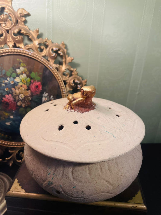Vintage Frog Lid Pottery Pot Decorative Container 6 Inch