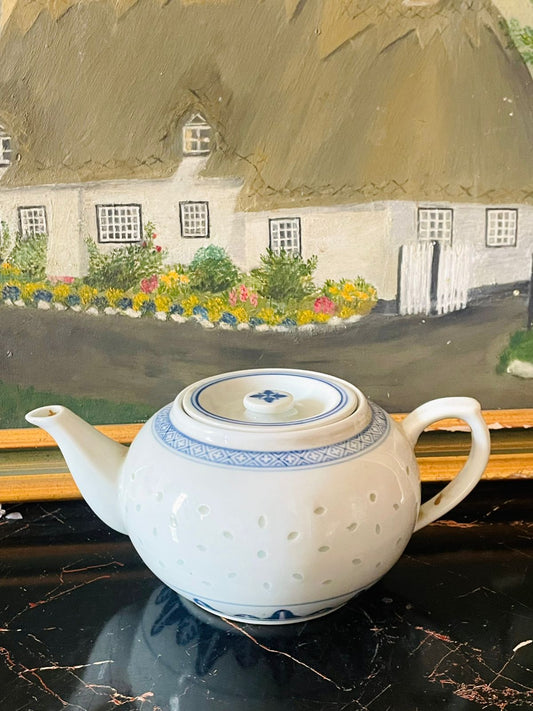 Vintage 1980s Chinese Porcelain Rice Grain Ware Teapot – Blue & White