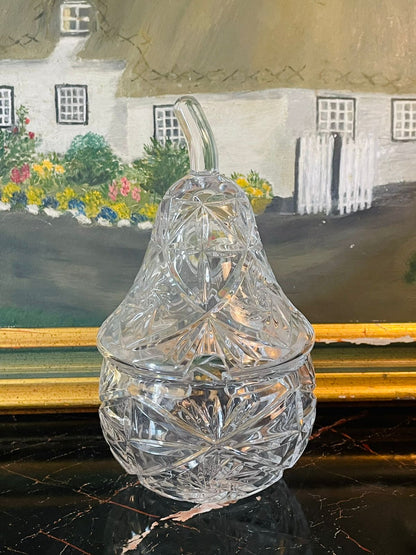 cutcrystaljar, pearglassjar, vintagecandyjar, trinketdish, glassdecor, crystalhomeaccent, cottagecoredecor, englishvintage, sunsetvintage, elegantglassware, midcenturyglass, vintagehomedecor, crystalcollection, collectibleglass