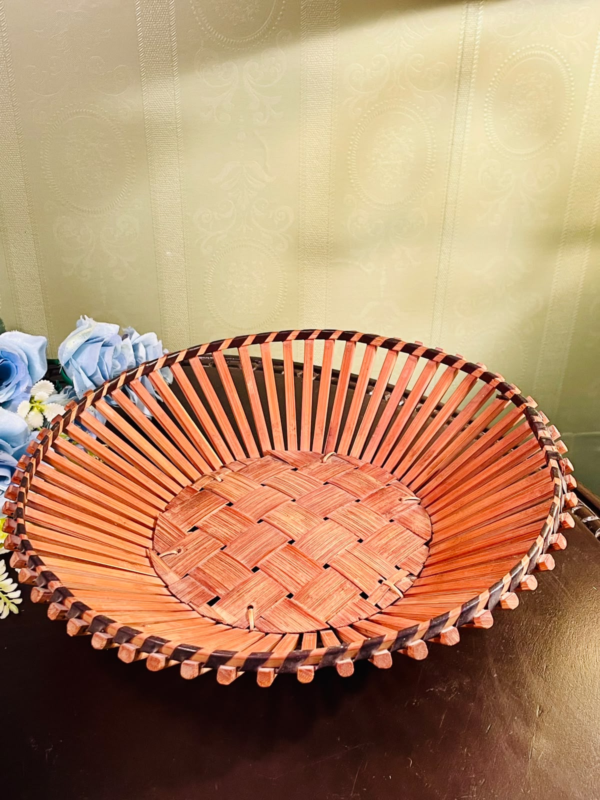 Large Handwoven Bamboo Fruit Basket – Round Decorative Serving Basket