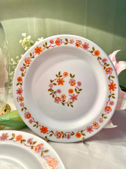 Vintage Floral Dinner Plates – White with Orange & Pink Flower Pattern, Approx. 19 cm – Set of 6