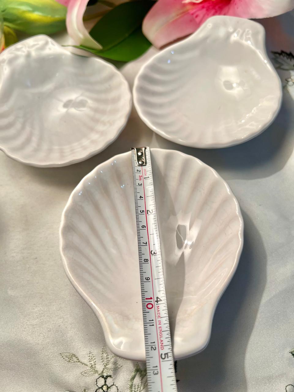White Shell-Shaped Ceramic Serving Dishes – 3 Piece Set, 5 Inch