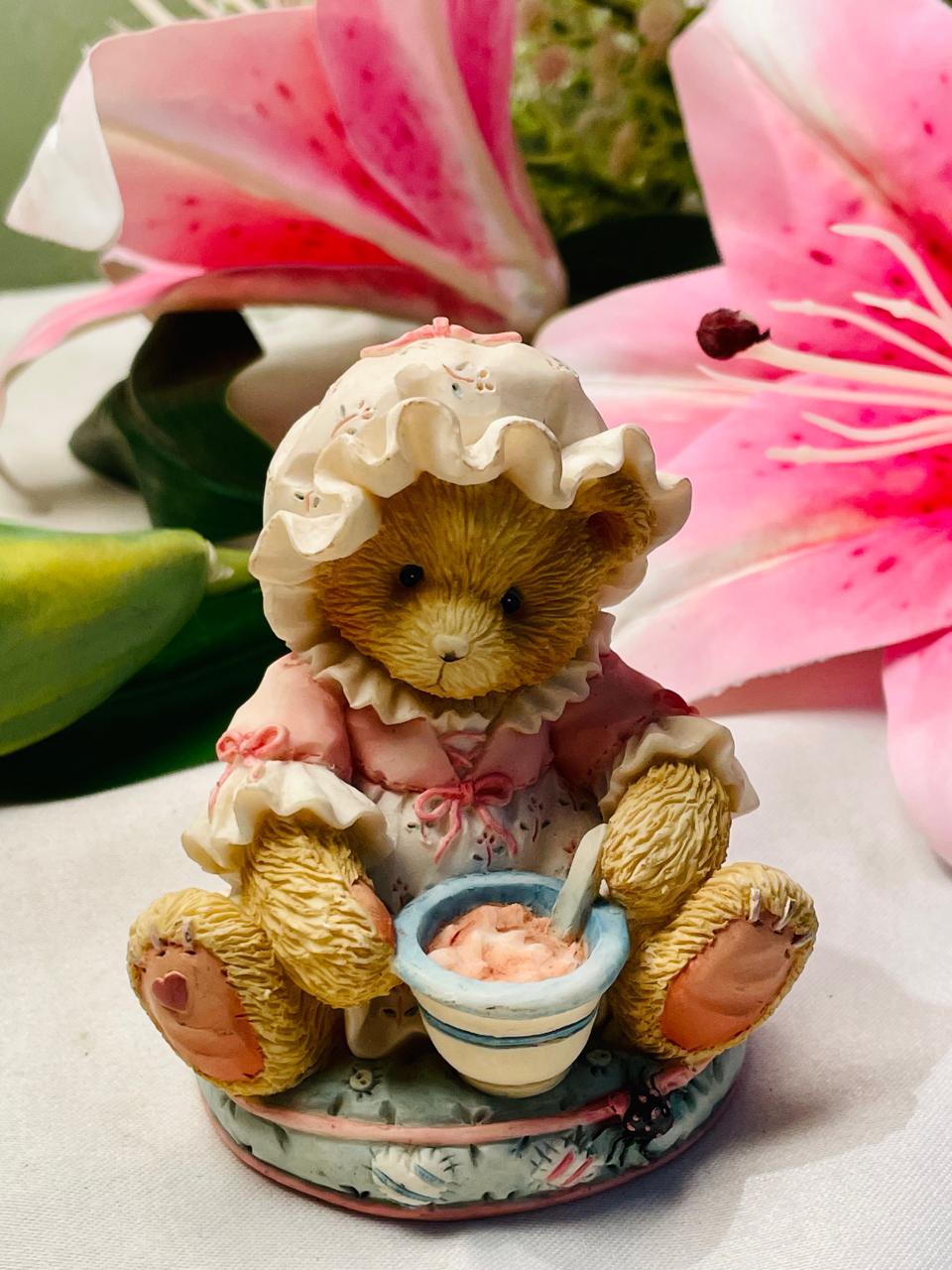 Vintage Teddy Bear Baking Figurine 8 cm