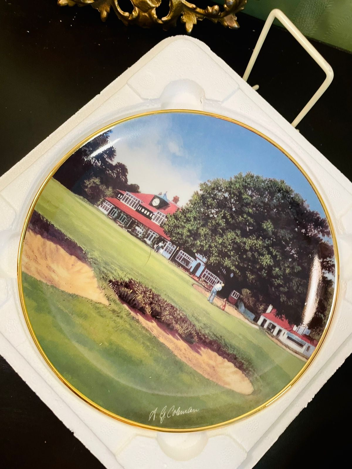 The 18th at Sunningdale Golf Course Porcelain Decor Plate – A.G. Hobson