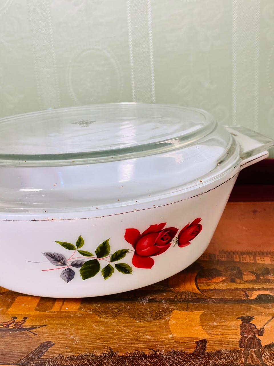 Red Rose Oven-Safe Casserole Dish with Lid 10"