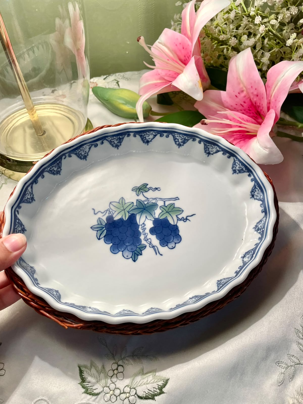 Blue & White Grape Serving Dish with Wicker Basket 23 cm