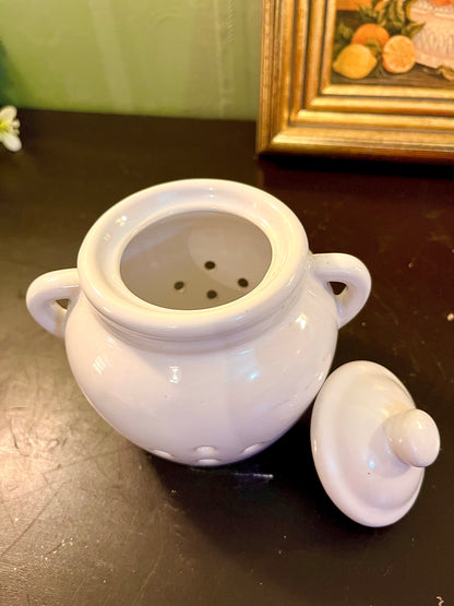 White Ceramic Garlic Keeper with Lid – Ventilated Storage Jar
