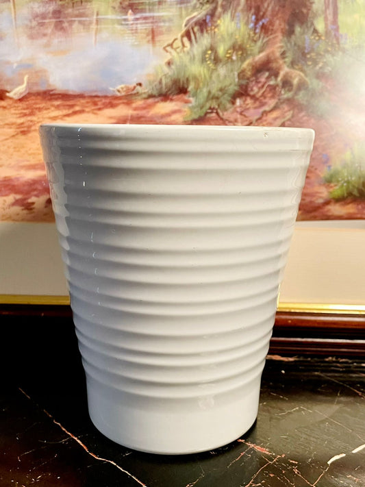 Large White Ribbed Ceramic Planter – Minimal Modern Indoor Flower Pot