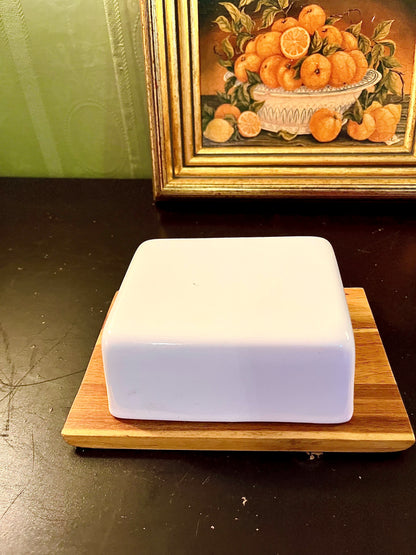 Modern White Ceramic Butter Dish with Wooden Base – Rectangular Lidded Butter Keeper
