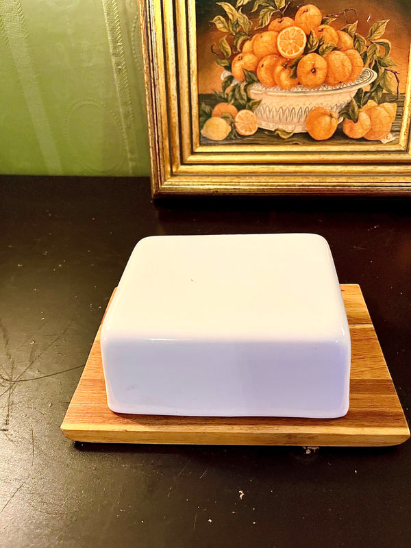 Modern White Ceramic Butter Dish with Wooden Base – Rectangular Lidded Butter Keeper