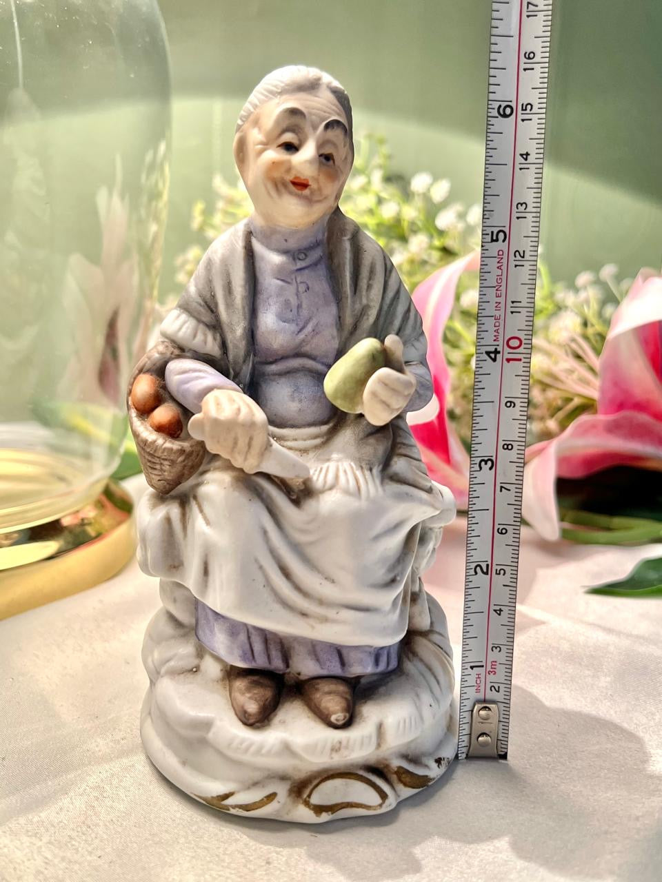 Seated Woman Basket Figurine Grey Cream 14cm - 1 Piece