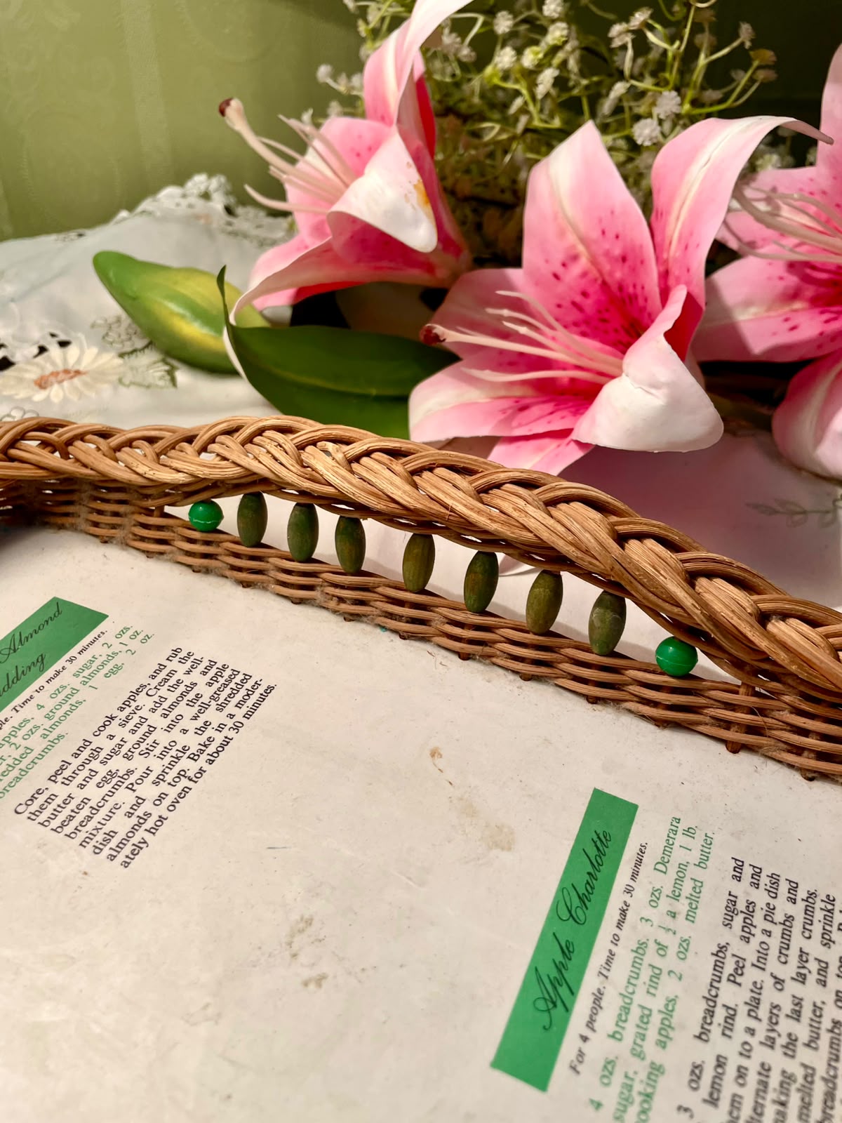 Vintage Wicker Apple Recipe Serving Tray 49 cm
