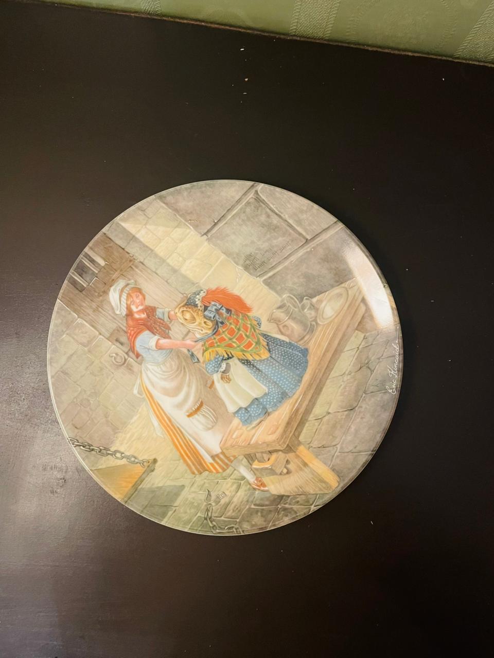Wedgwood Wind in the Willows Escape from Jail Collector Plate 8"