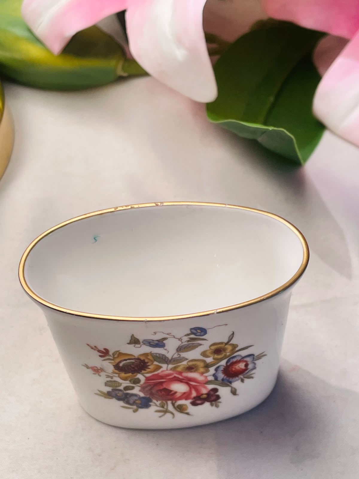 Royal Worcester Vintage Floral Fine  Bone China Style Cachepot Vase  Gold Rim Approx. 8 cm