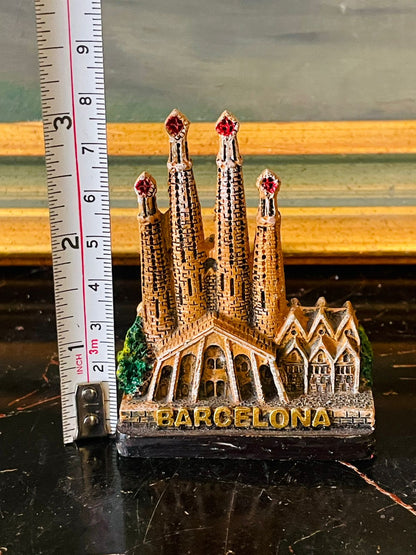 Miniature Sagrada Familia Barcelona Souvenir – Collectible Decor