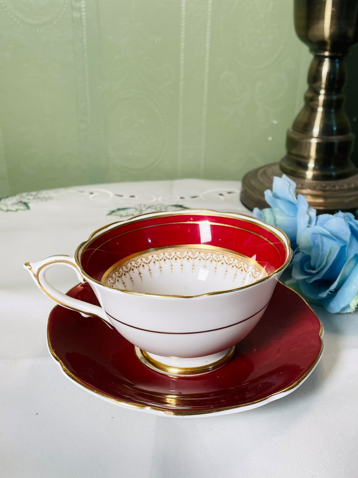 Paragon Red Gold Fine Bone China Cup Saucer 2-Piece Set 10 cm