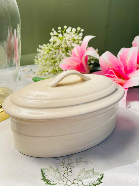 England Oval Lidded Large Casserole Dish – 7.5 Inch