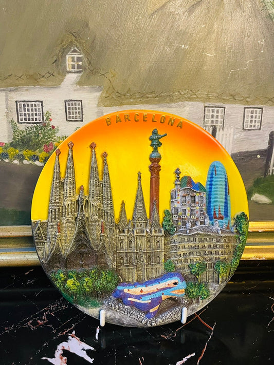Barcelona 3D Souvenir Plate – Decorative Wall Hanging with Famous Landmarks