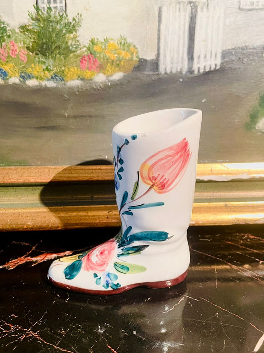 ceramicbootvase, floralfolkart, handpaintedvase, vintageceramic, uniquehomedecor, cottagecorestyle, collectabledecor, vintagehomepakistan, sunsetkitchen, sunsetshop, folkartvintage