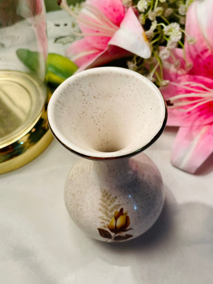Kernewek Floral Ceramic Vase Speckled Cream Gold Rim 13 cm