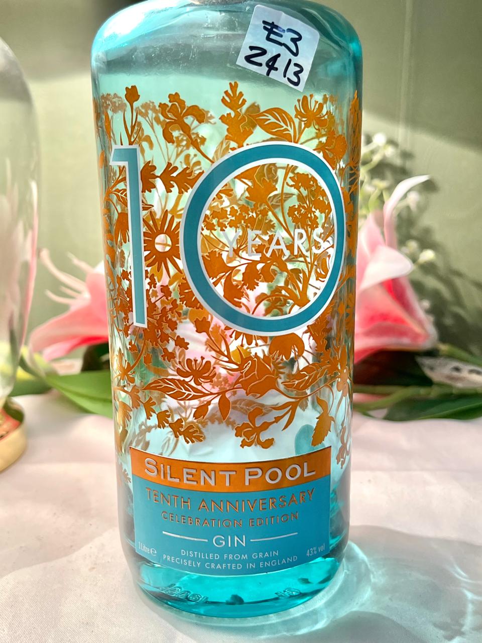 Silent Pool 10th Anniversary Crystal Bottle 29 cm