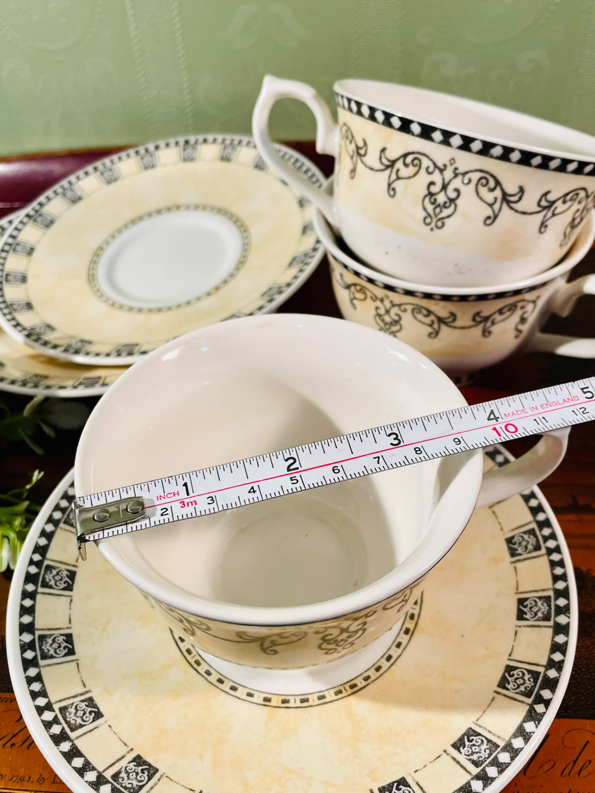Black & Cream Scrollwork 6-Piece Cup and Saucer Set